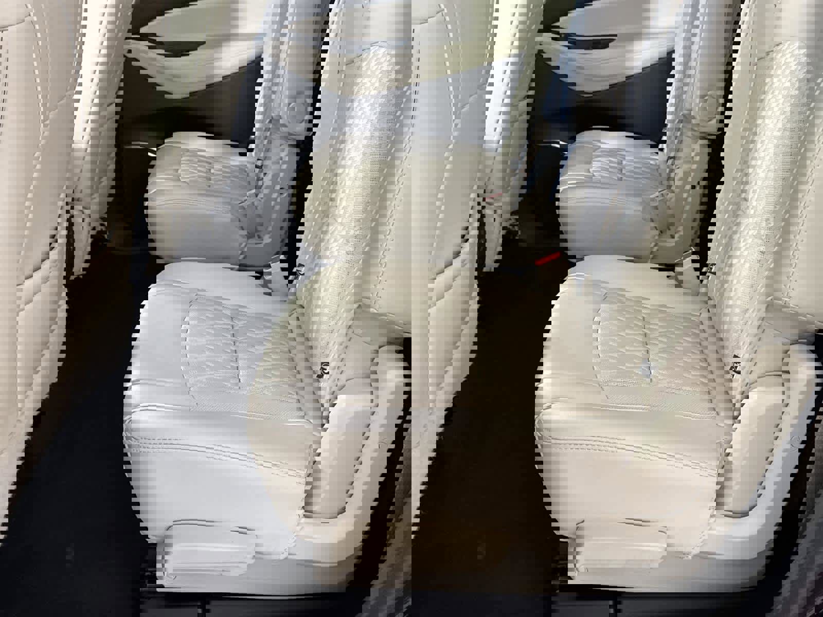 Used 2022 Buick Enclave Avenir w/ Avenir Technology Package image 14