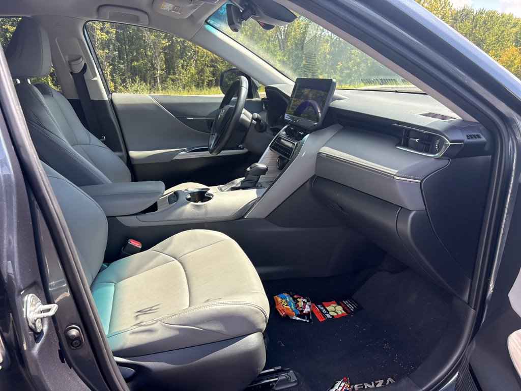 Used 2023 Toyota Venza XLE AWD/4WD image 23