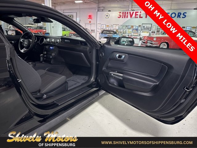 Used 2022 Ford Mustang EcoBoost image 28