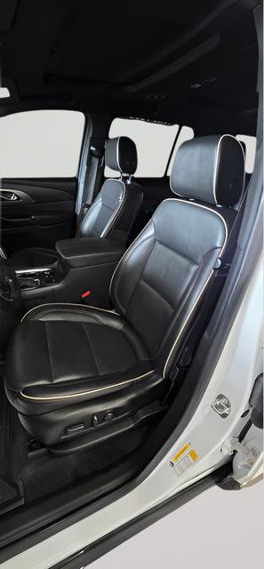 Used 2023 Chevrolet Traverse Premier w/ Redline Edition AWD/4WD image 15