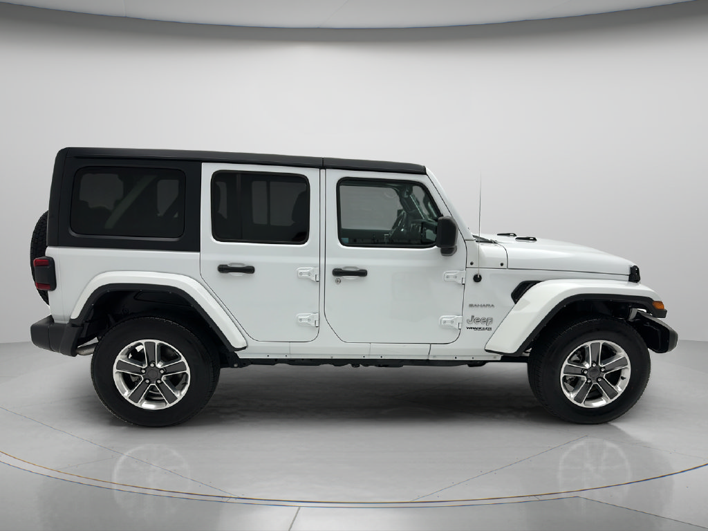 Used 2022 Jeep Wrangler Unlimited Sahara w/ LED Lighting Group AWD/4WD image 6