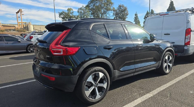 Used 2026 Volvo XC40 B5 Plus AWD/4WD image 4