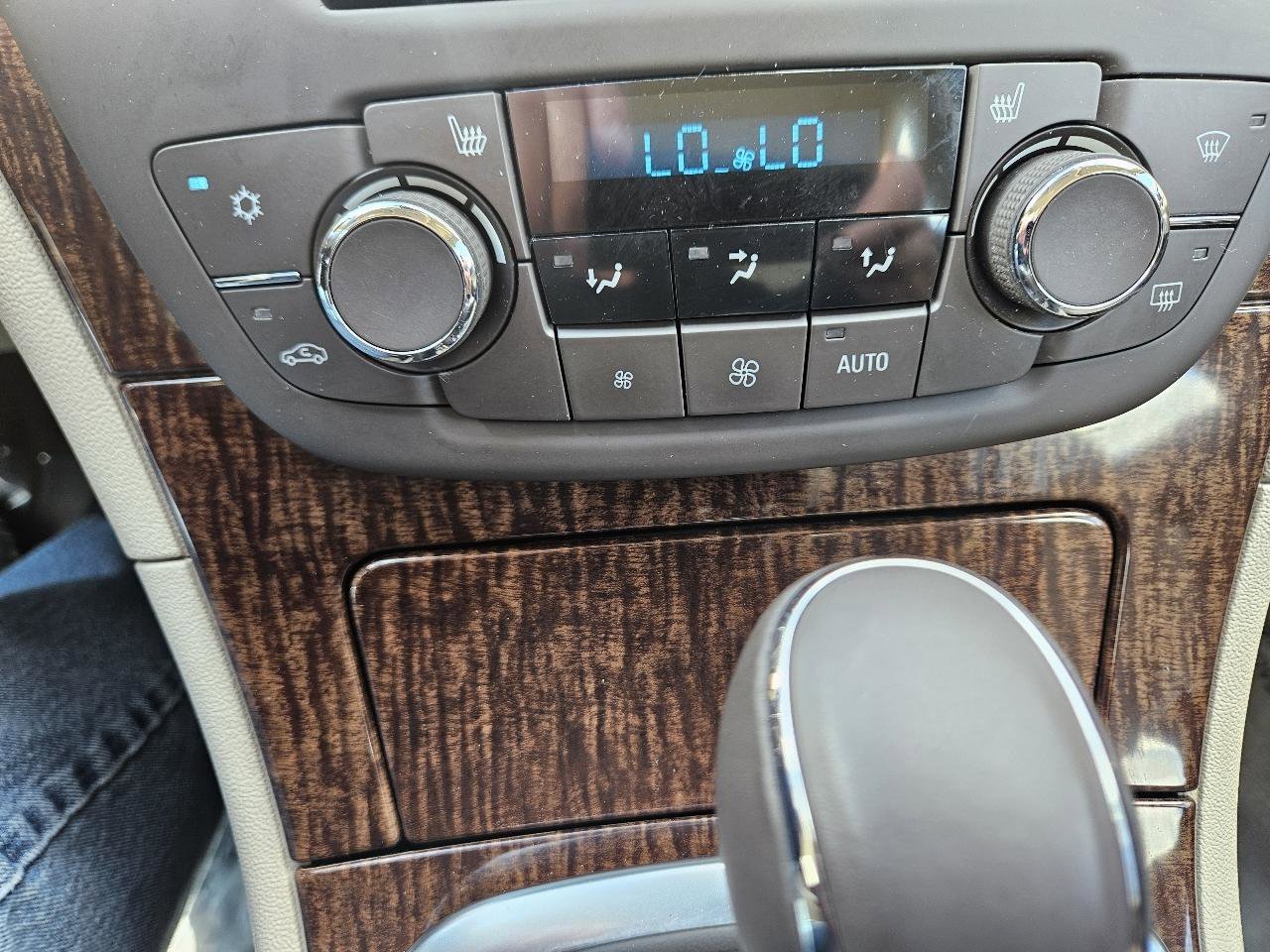 Used 2012 Buick Regal Leather FWD image 23
