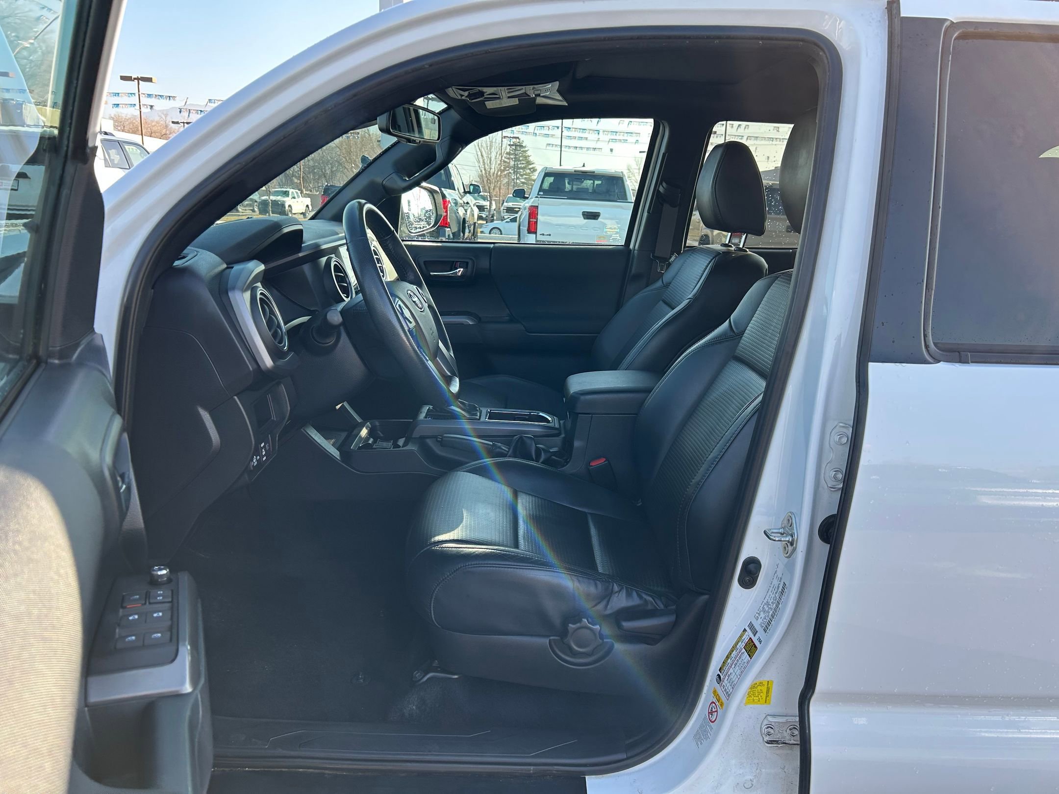 Used 2018 Toyota Tacoma TRD Off-Road image 11