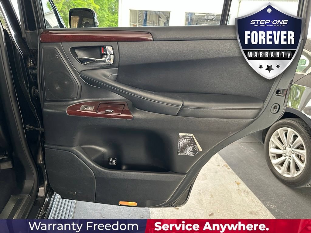 Used 2013 Lexus LX 570 4WD w/ Luxury Pkg w/Pre-crash image 35