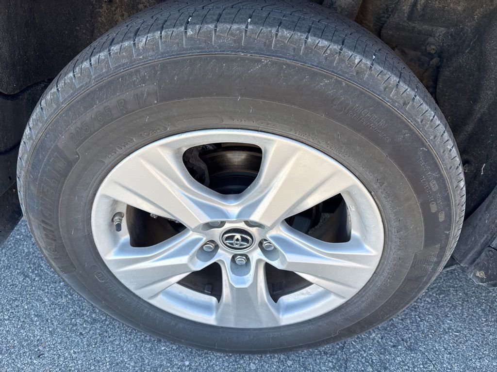 Used 2019 Toyota RAV4 XLE w/ Convenience Package image 10