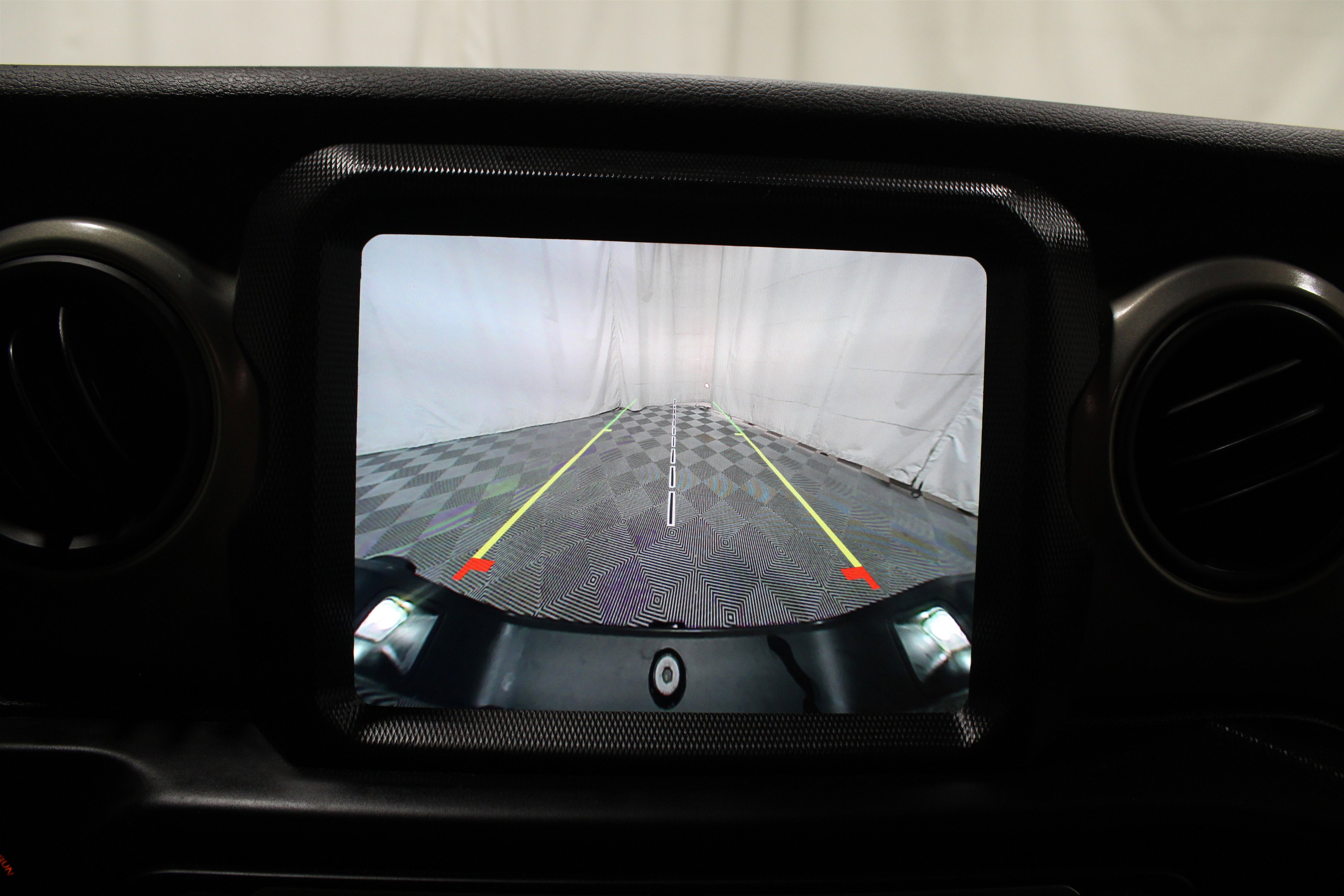 Used 2021 Jeep Gladiator Willys image 21