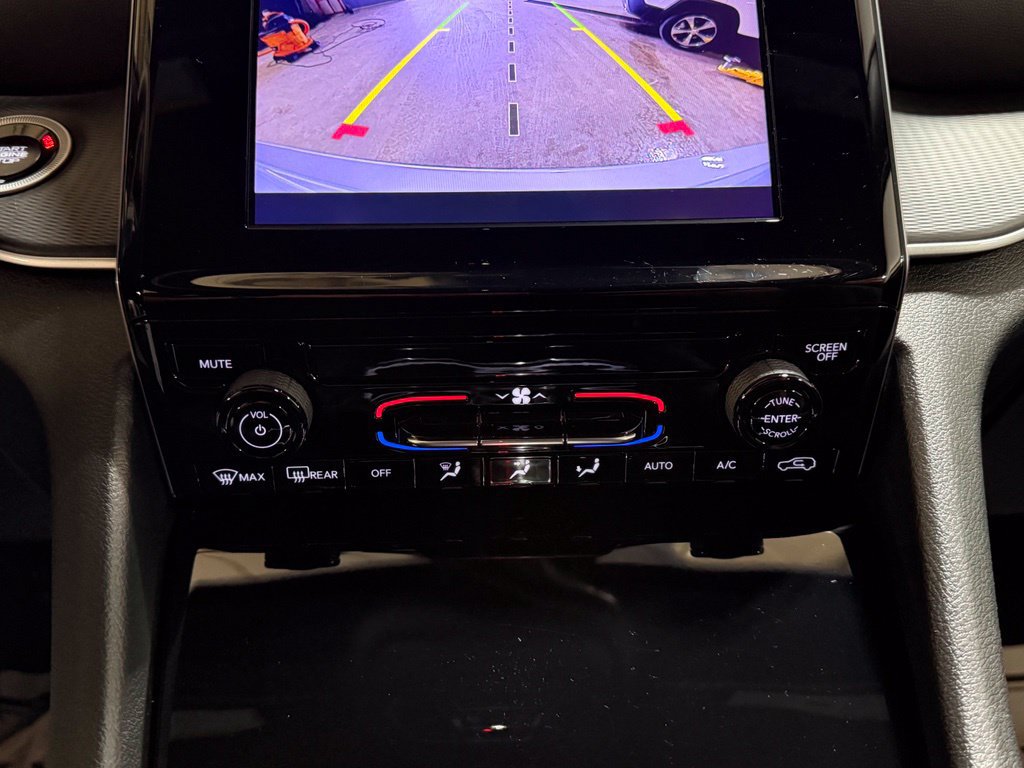 Used 2025 Jeep Grand Cherokee Laredo X AWD/4WD image 15