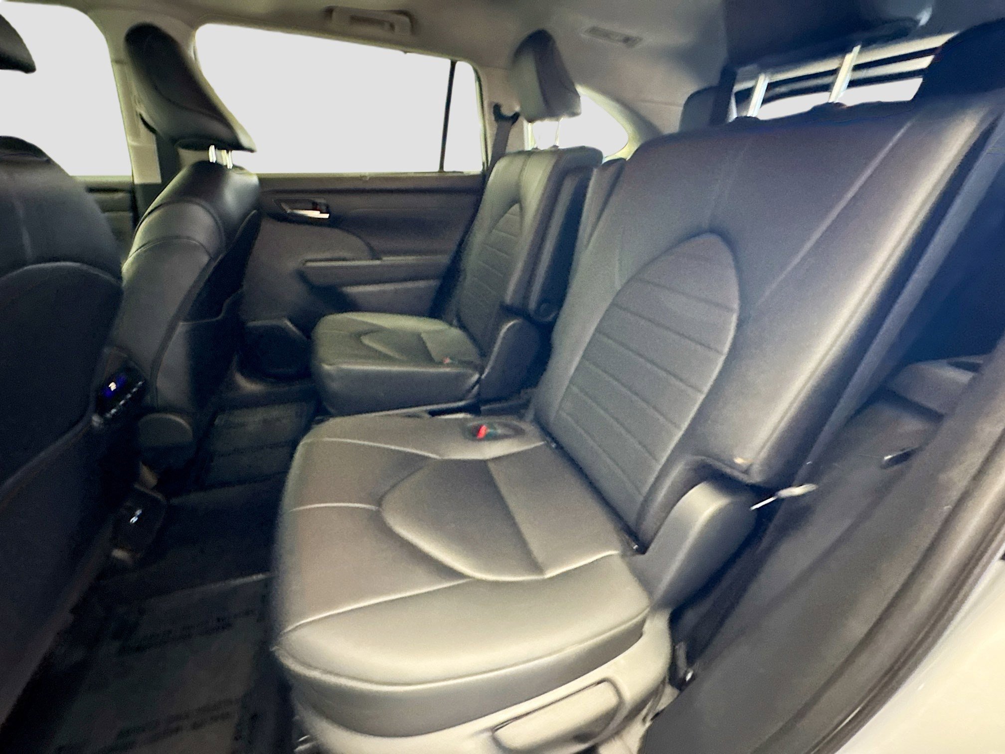 Used 2024 Toyota Highlander XLE image 14
