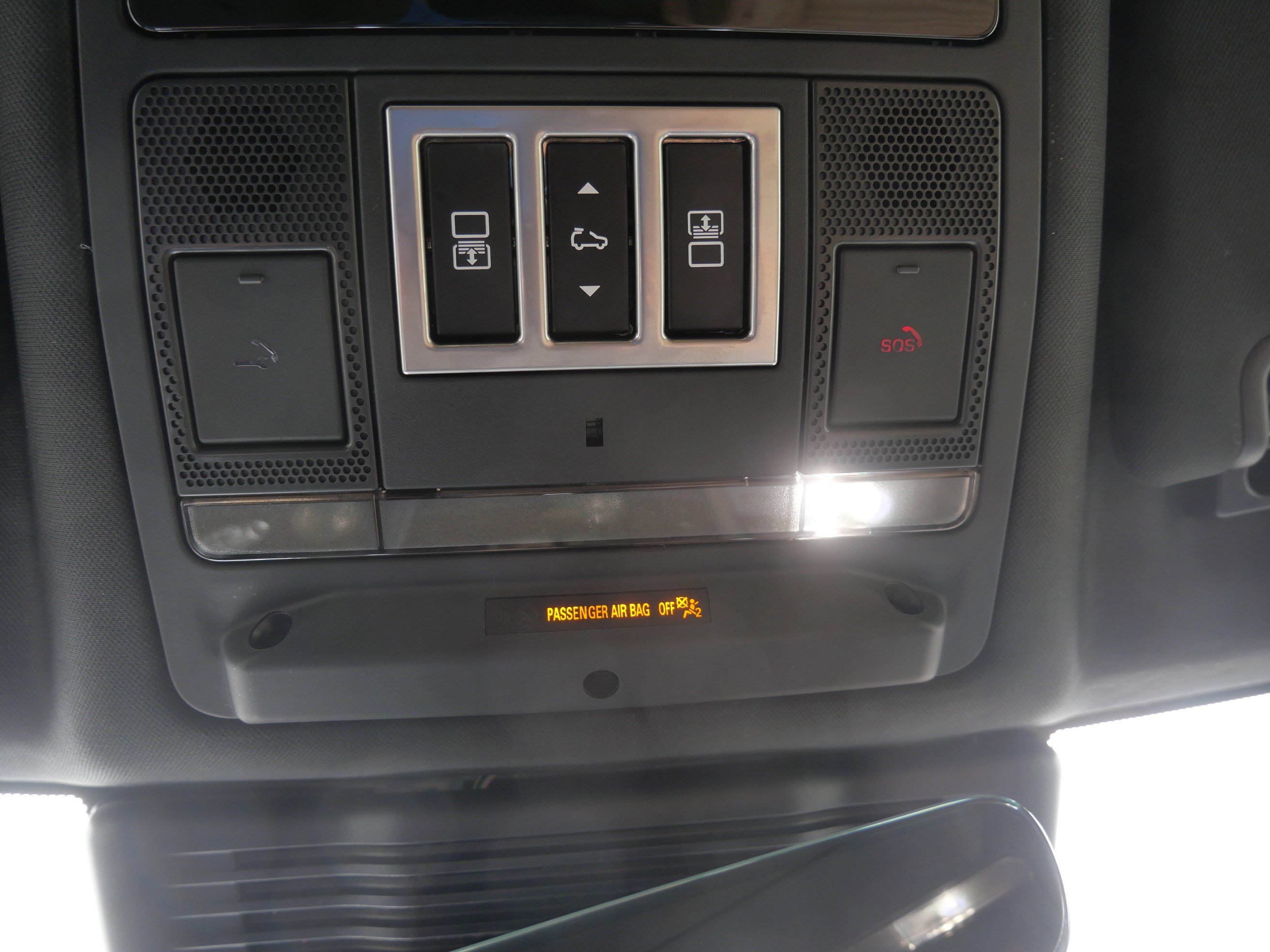 Certified 2024 Land Rover Discovery Dynamic SE AWD/4WD image 32