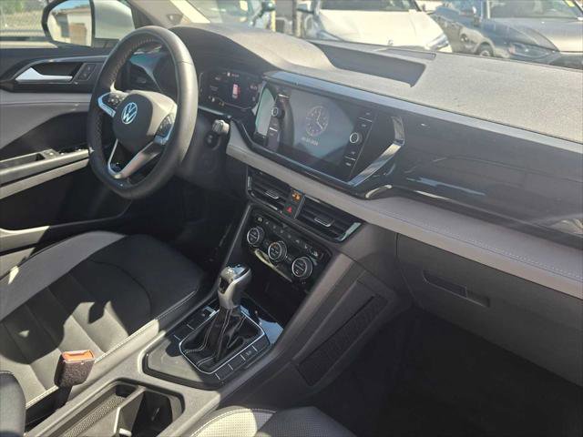 Used 2022 Volkswagen Taos SEL w/ Panoramic Sunroof Package image 12