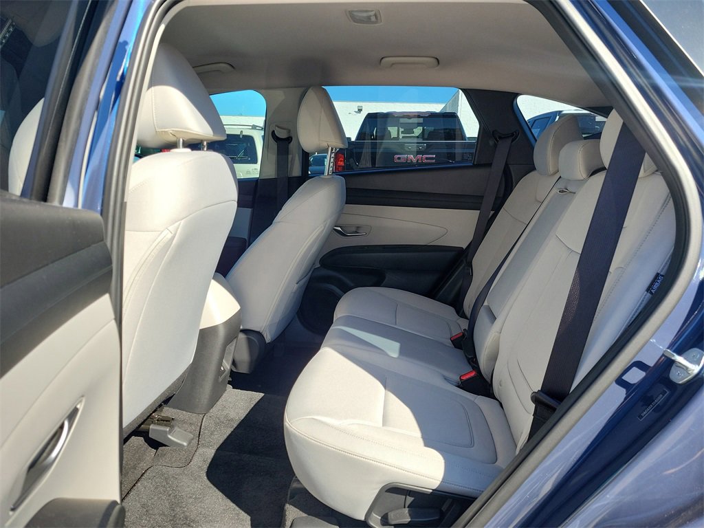Certified 2025 Hyundai Tucson SE image 12