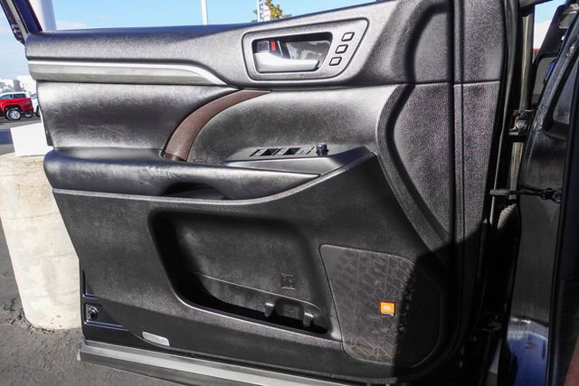 Used 2018 Toyota Highlander Limited Platinum w/ Carpet Mat Package (TMS) image 26