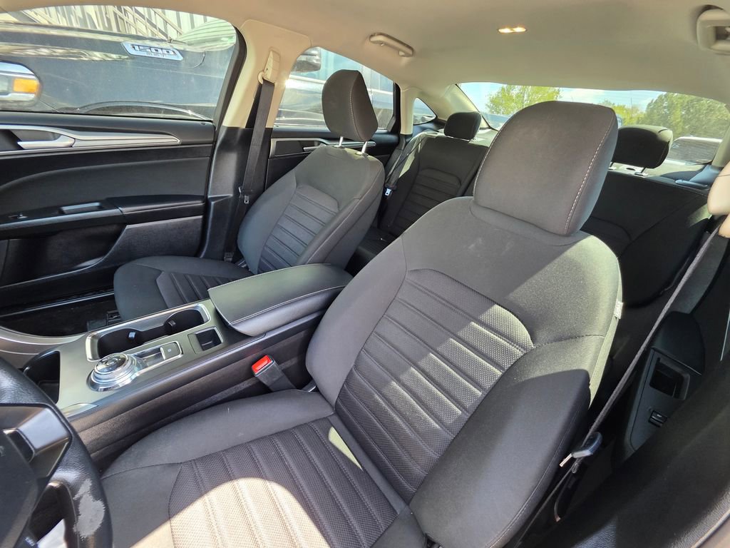 Used 2020 Ford Fusion SE AWD/4WD image 10