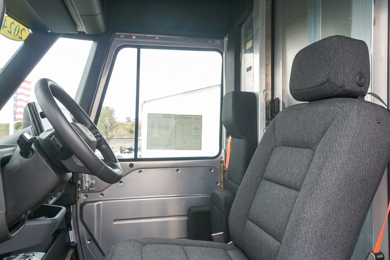 Used 2024 Chevrolet Brightdrop 600 w/ Commercial Equipment Package AWD/4WD image 16