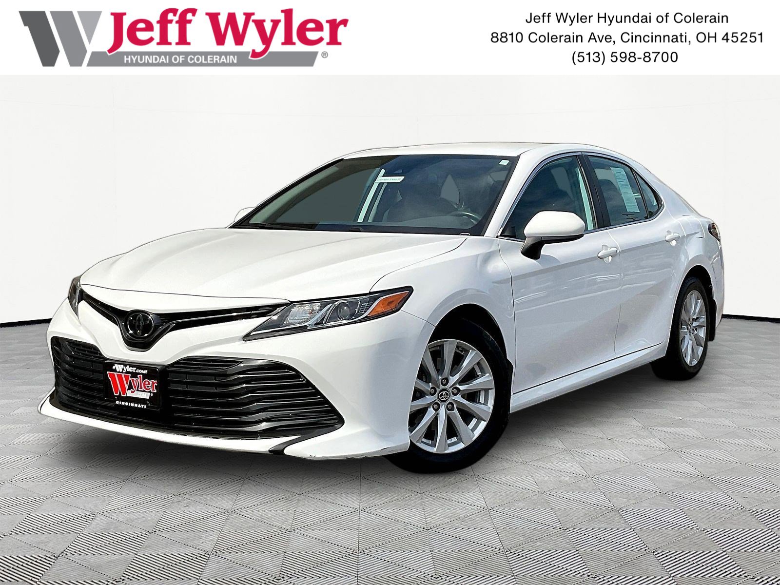 Used 2019 Toyota Camry LE FWD image 1