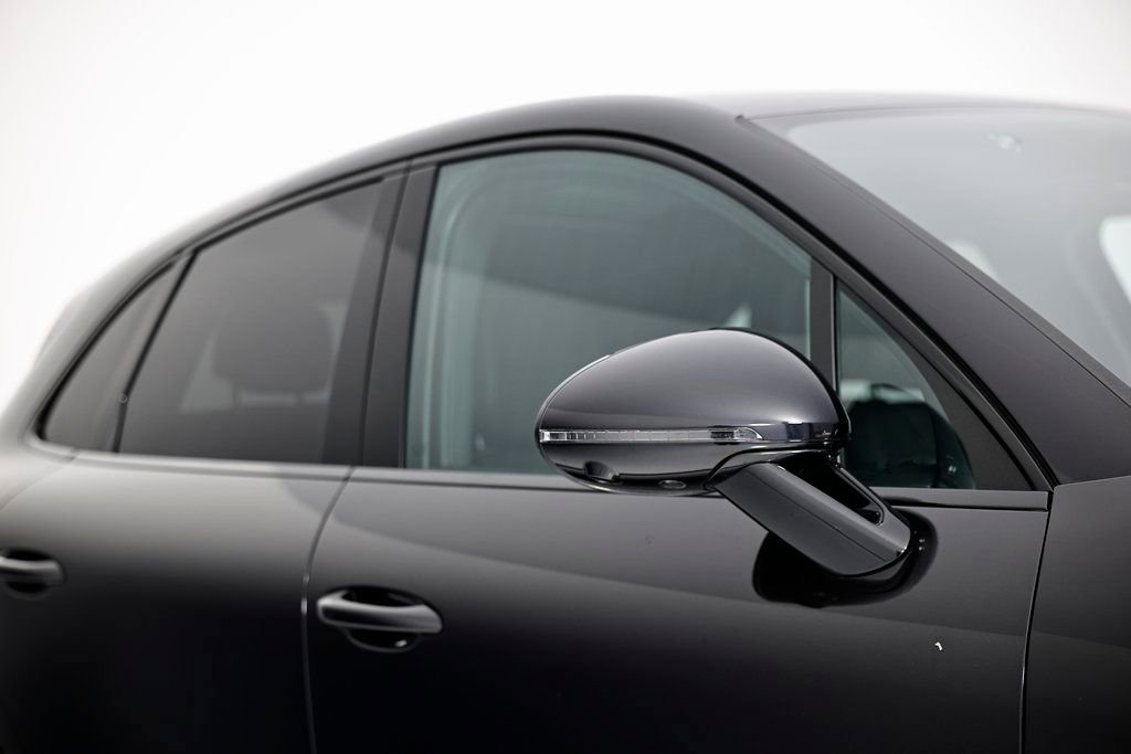 Used 2023 Porsche Macan Turbo image 17