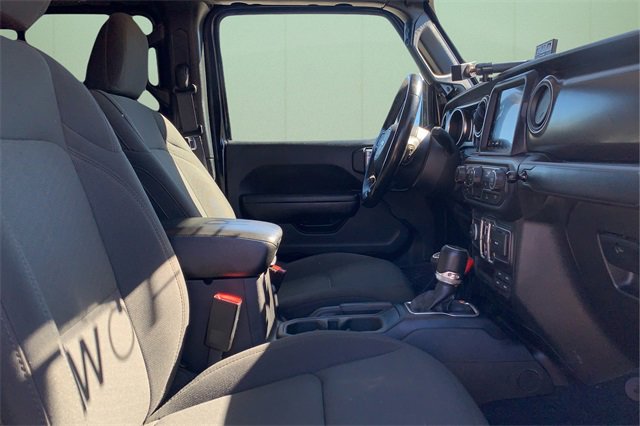 Certified 2022 Jeep Gladiator Willys image 38