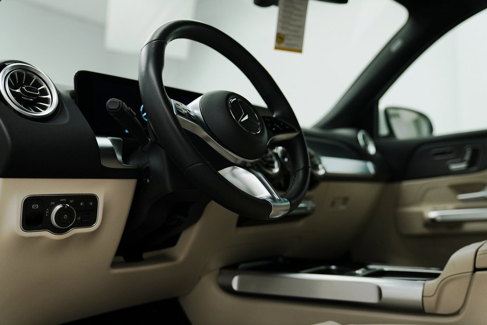 Used 2025 Mercedes-Benz GLB 250 4MATIC image 20