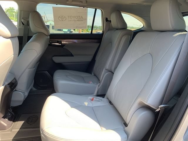 New 2025 Toyota Highlander Platinum AWD/4WD image 13