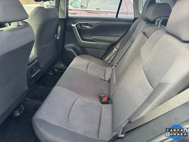 Used 2020 Toyota RAV4 XLE image 5
