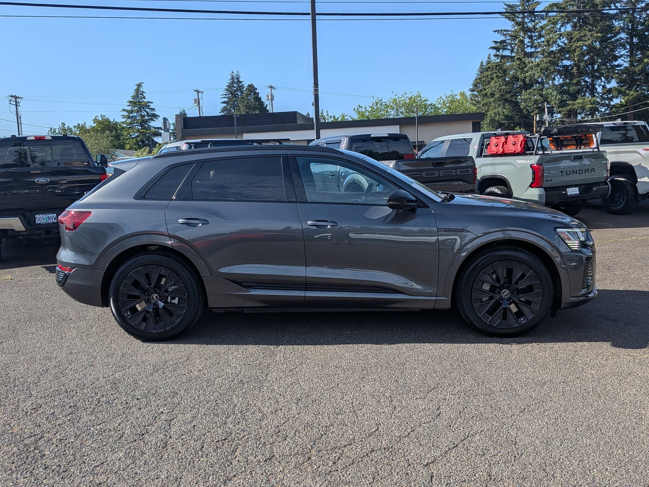 Used 2024 Audi Q8 e-tron Premium Plus w/ Prestige Package AWD/4WD image 6