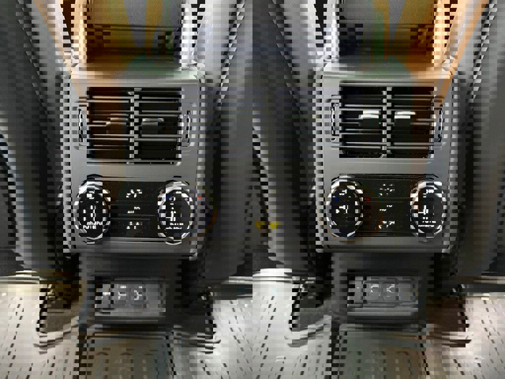 New 2026 Land Rover Discovery Limited Edition image 36