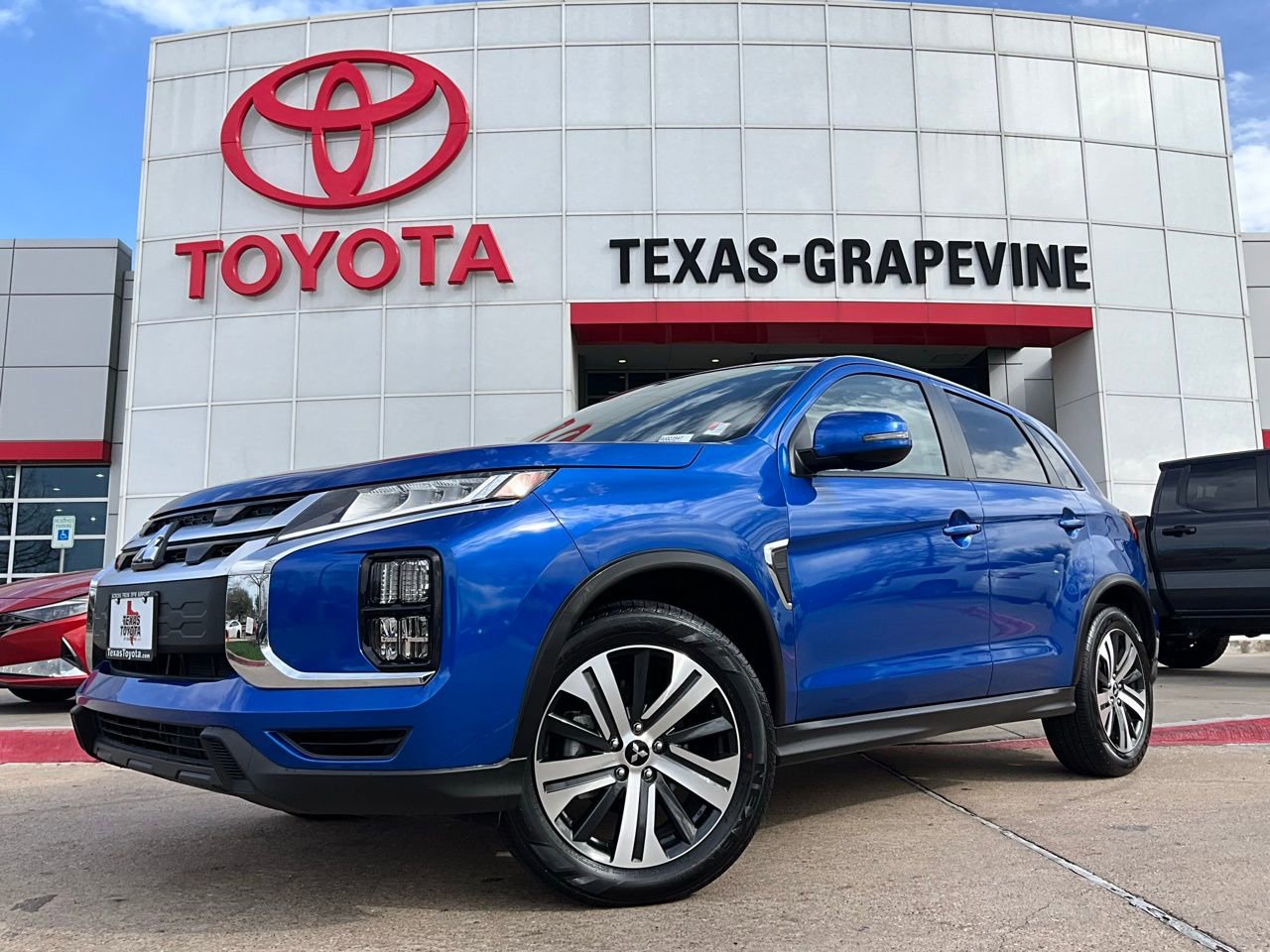 Used 2024 Mitsubishi Outlander Sport SE image 2