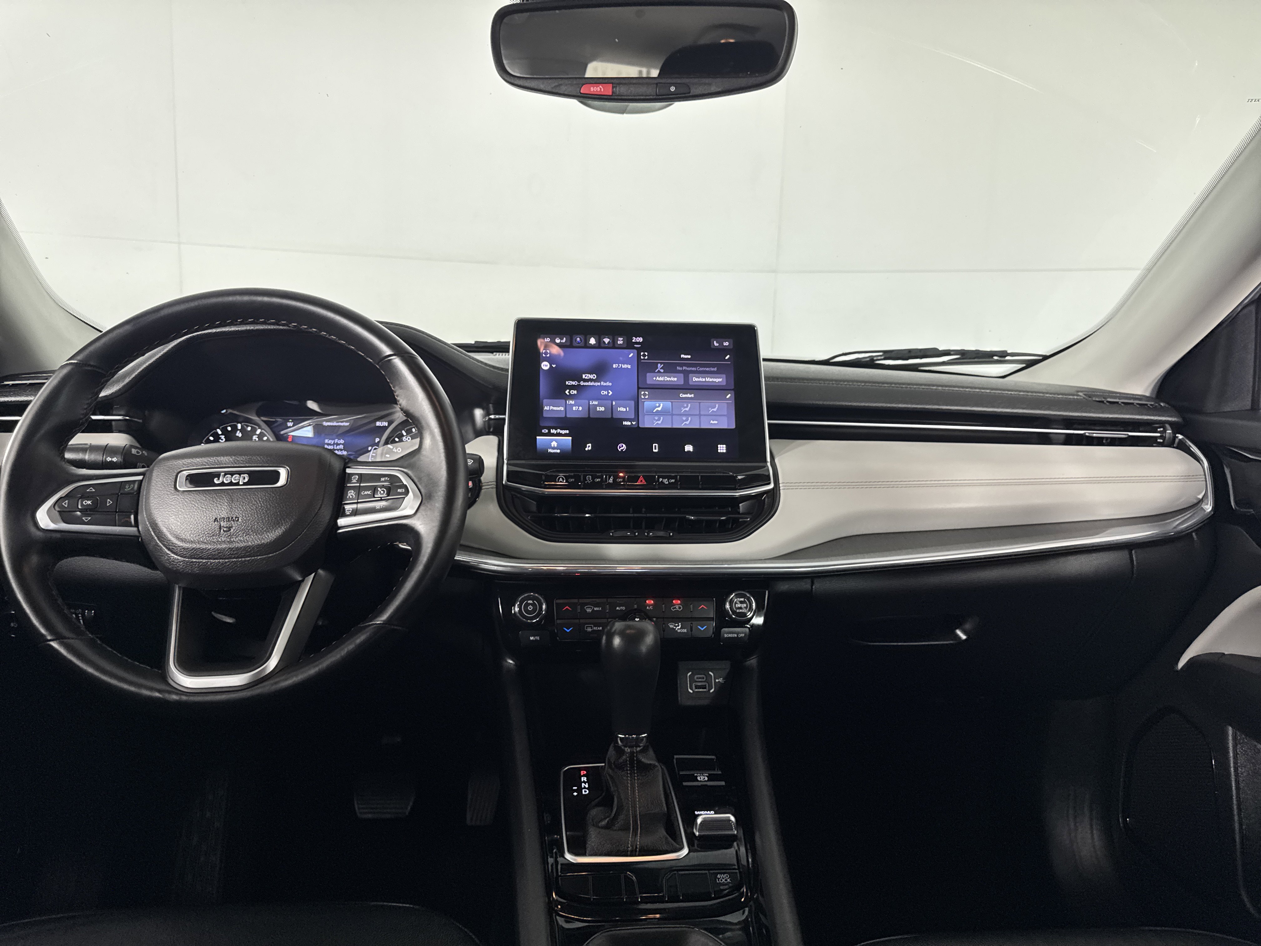 Used 2022 Jeep Compass Limited image 23