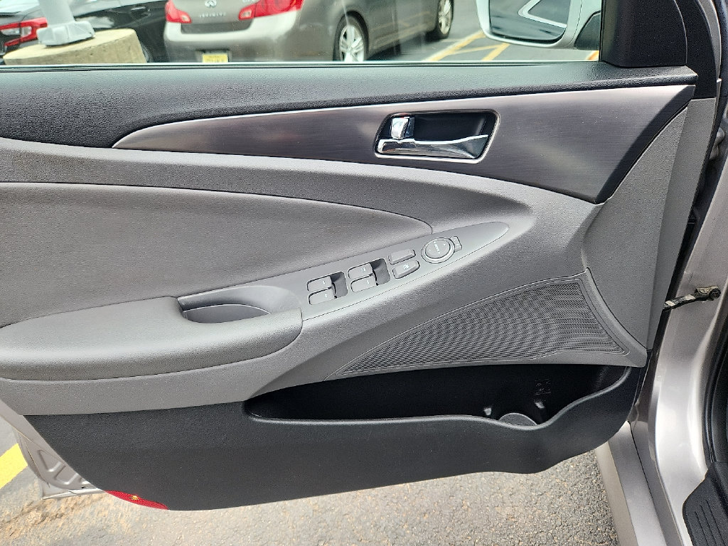 Used 2011 Hyundai Sonata Hybrid FWD image 16