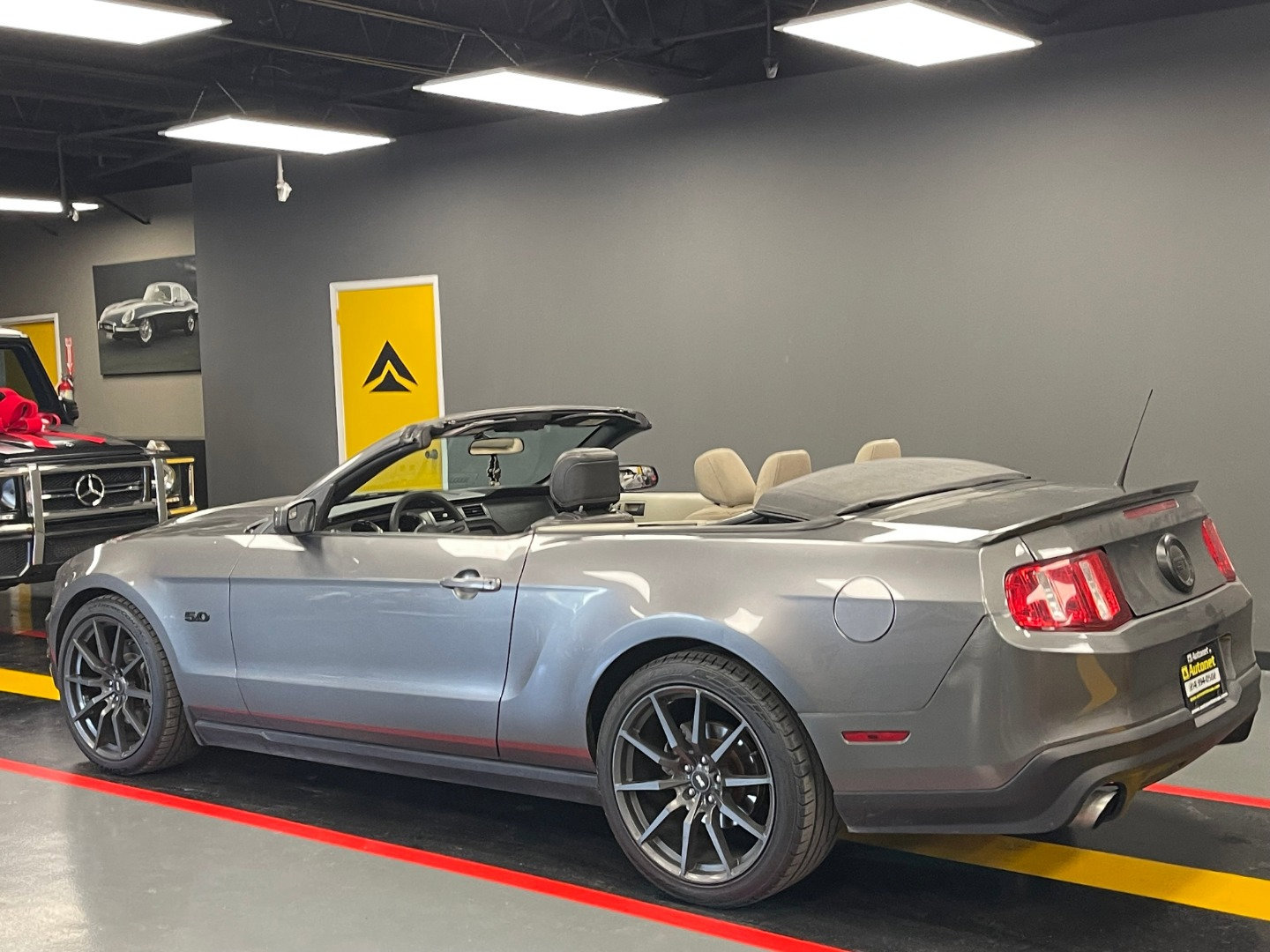 Used 2011 Ford Mustang GT RWD image 4