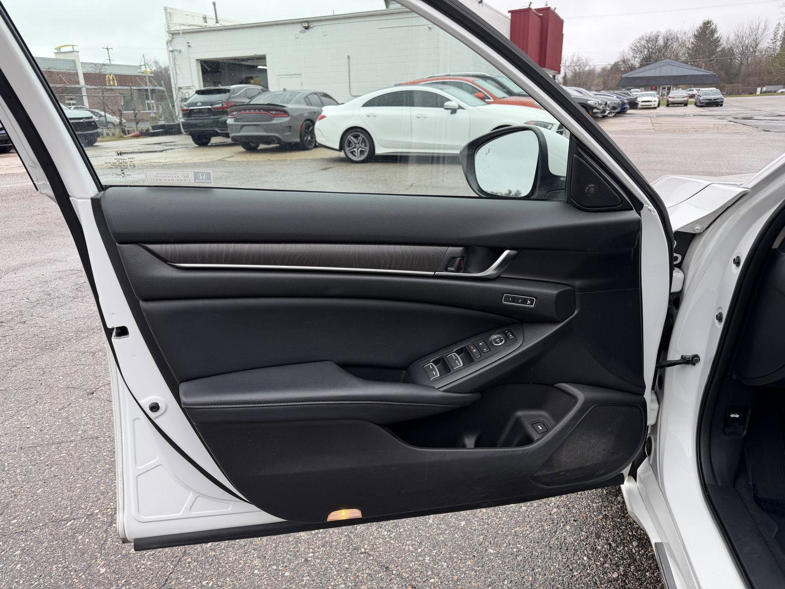 Used 2018 Honda Accord EX-L image 10