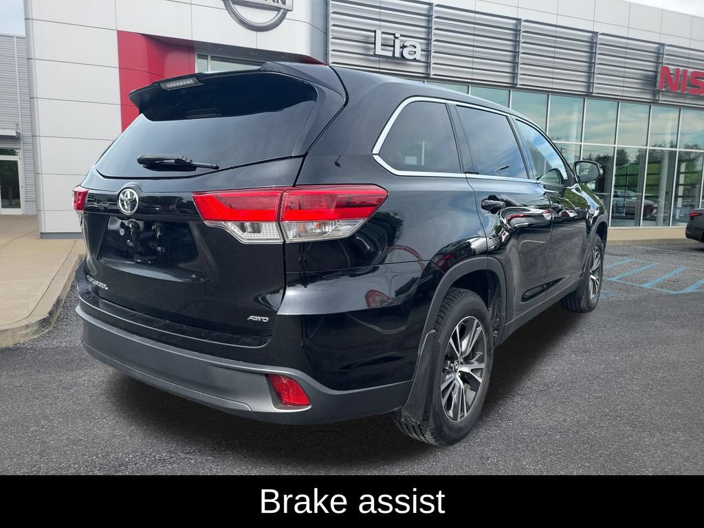 Used 2019 Toyota Highlander LE AWD/4WD image 11