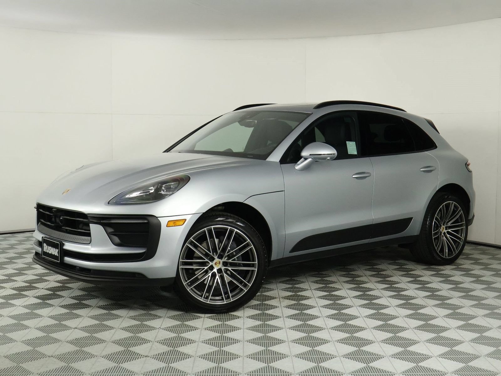 Certified 2026 Porsche Macan AWD/4WD image 1