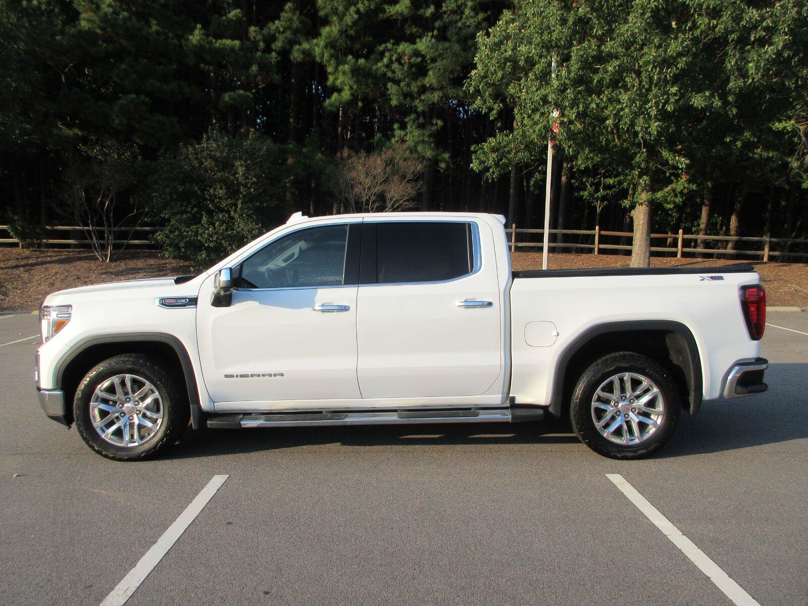 Used 2022 GMC Sierra 1500 SLT w/ SLT Premium Plus Package AWD/4WD image 8