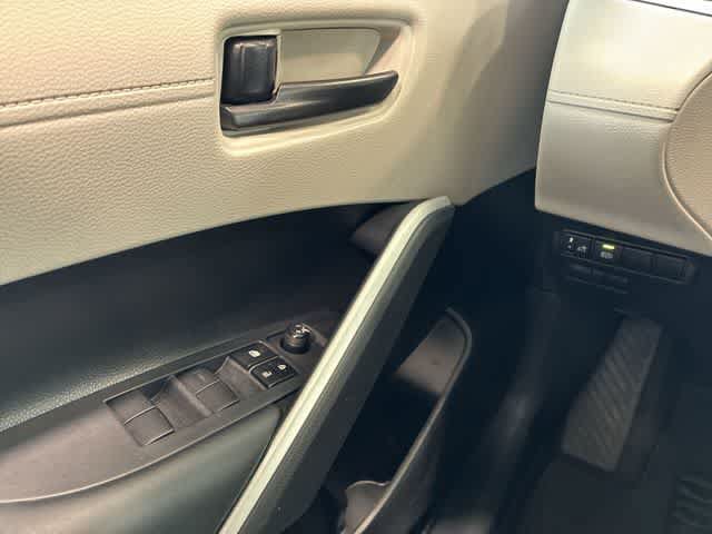 Used 2024 Toyota Corolla Cross LE FWD image 39