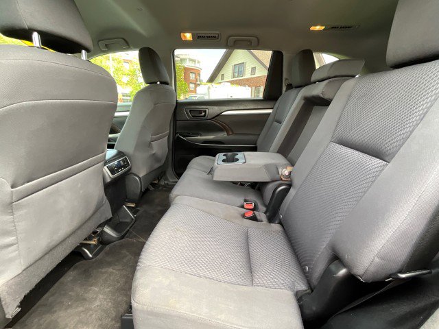 Used 2014 Toyota Highlander LE w/ Preferred Accessory Package AWD/4WD image 25