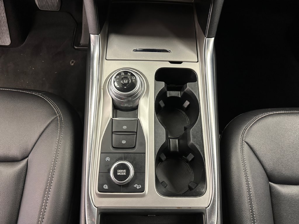 Used 2020 Ford Explorer XLT w/ Equipment Group 202A AWD/4WD image 19