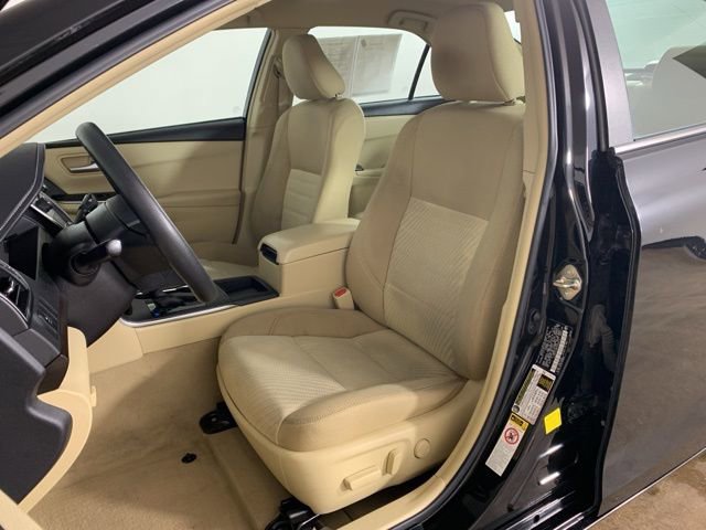 Used 2015 Toyota Camry LE image 25