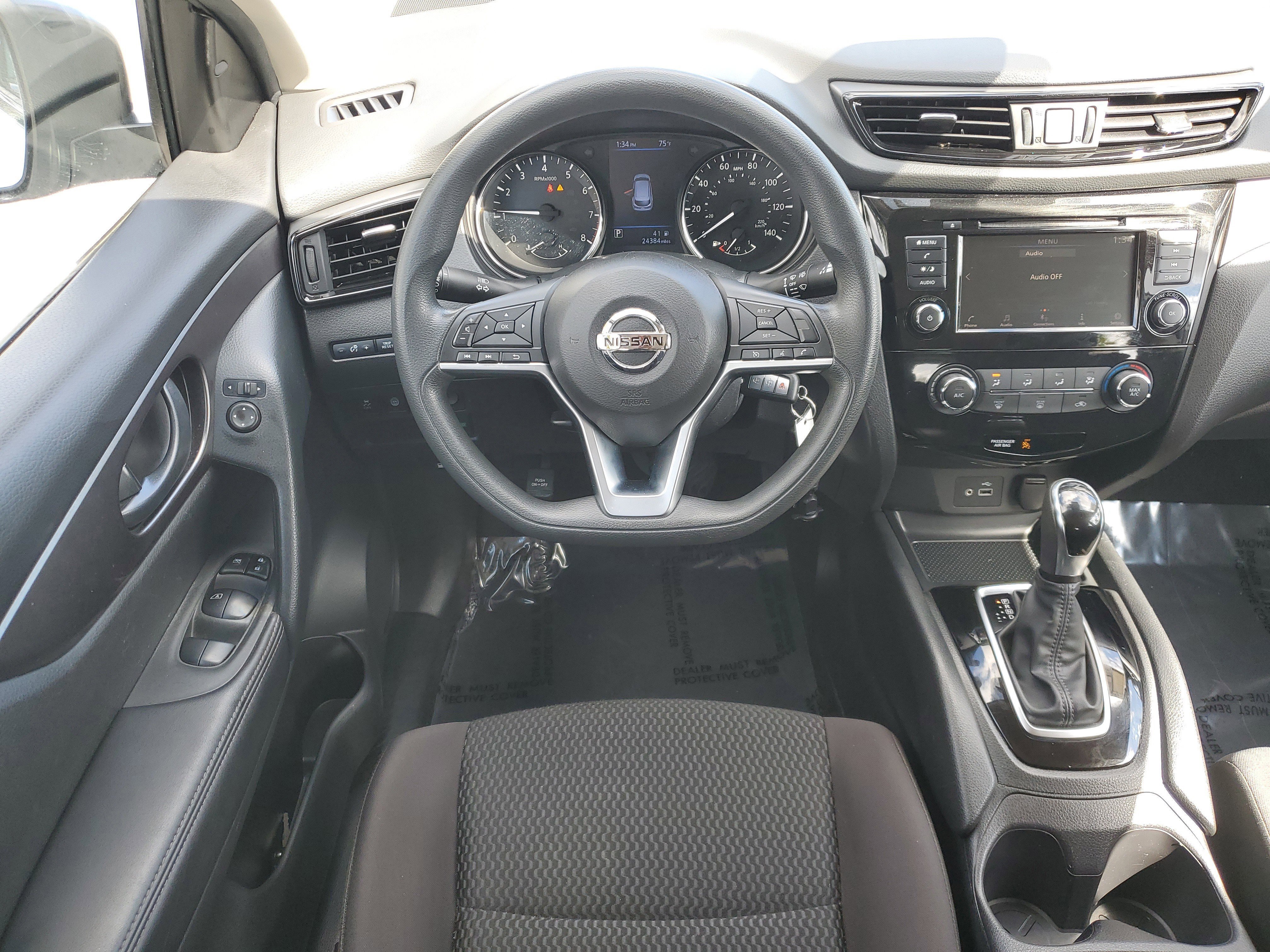 Used 2020 Nissan Rogue Sport S image 17
