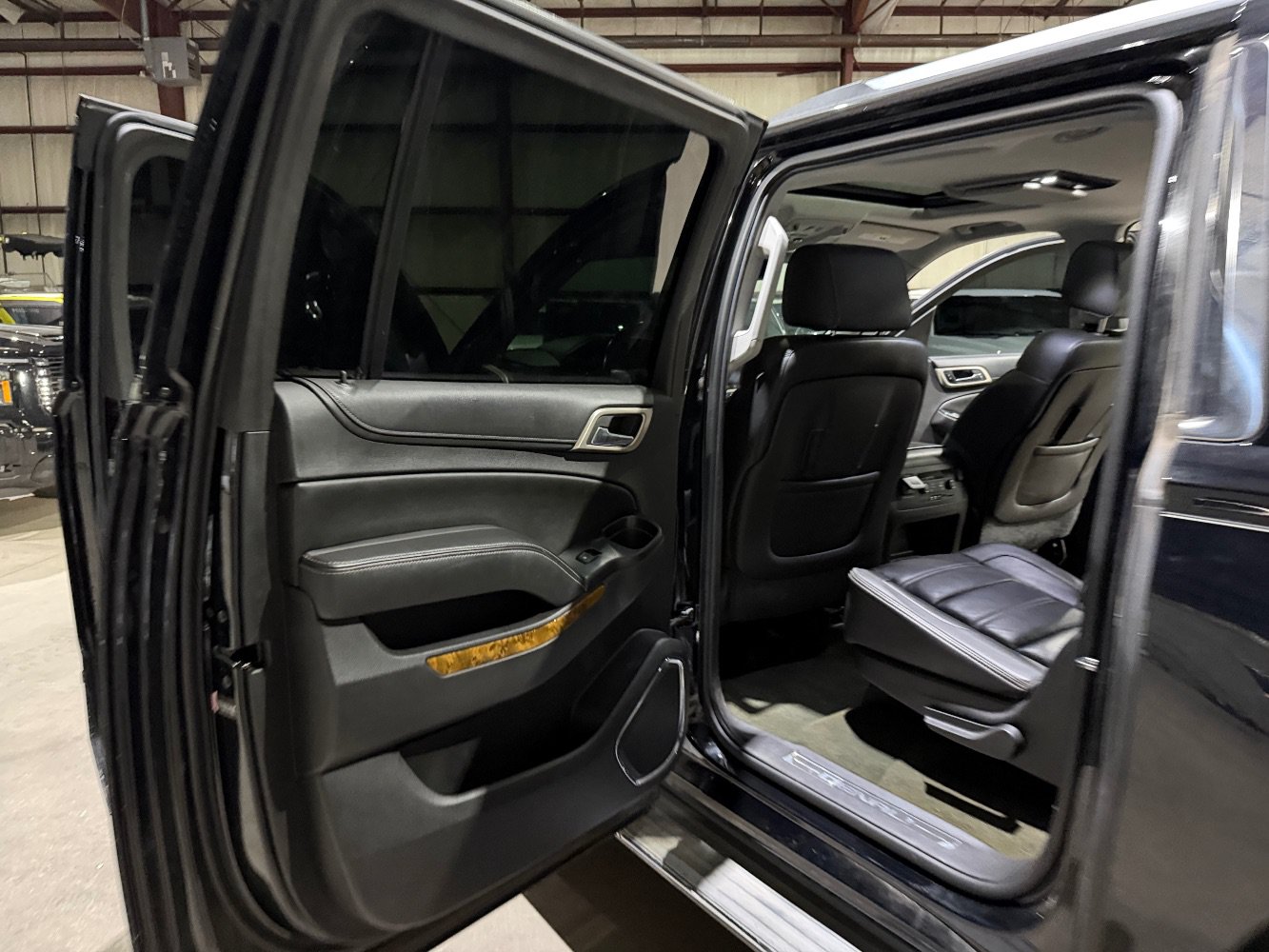 Used 2015 GMC Yukon XL Denali w/ Touring Package RWD image 15