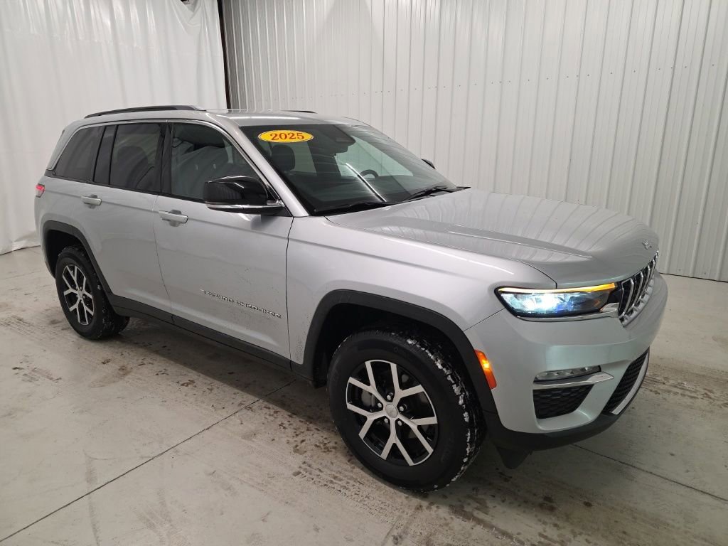 Used 2025 Jeep Grand Cherokee Limited image 7