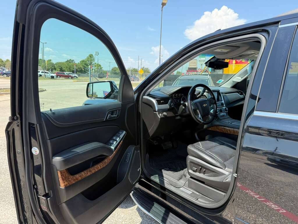 Used 2019 Chevrolet Suburban Premier RWD image 31