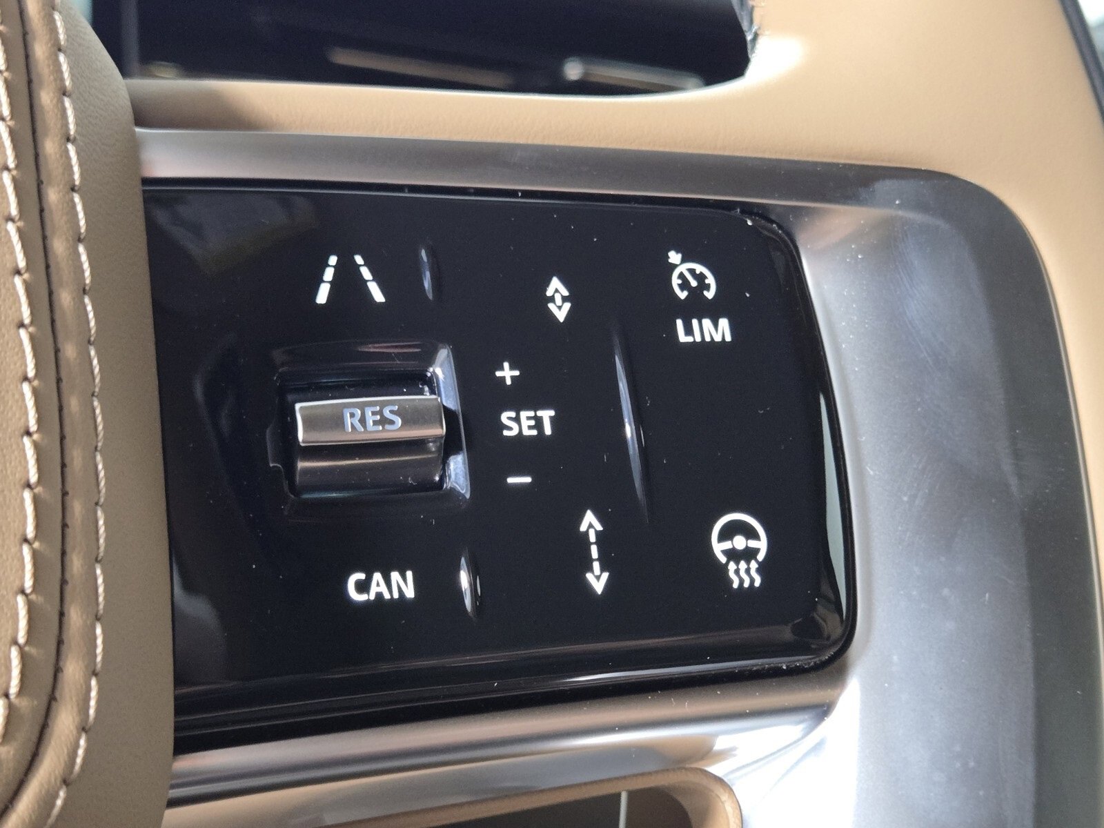 New 2025 Land Rover Range Rover SE image 25