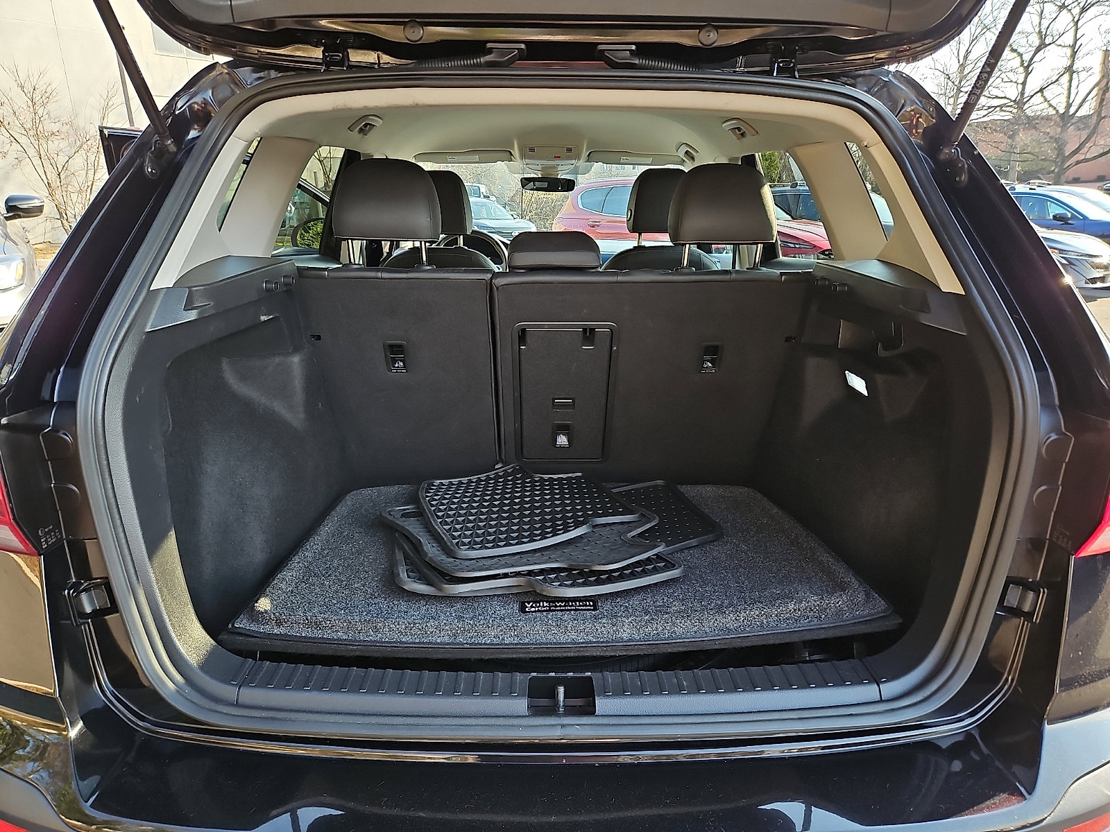 Used 2024 Volkswagen Taos SE image 27