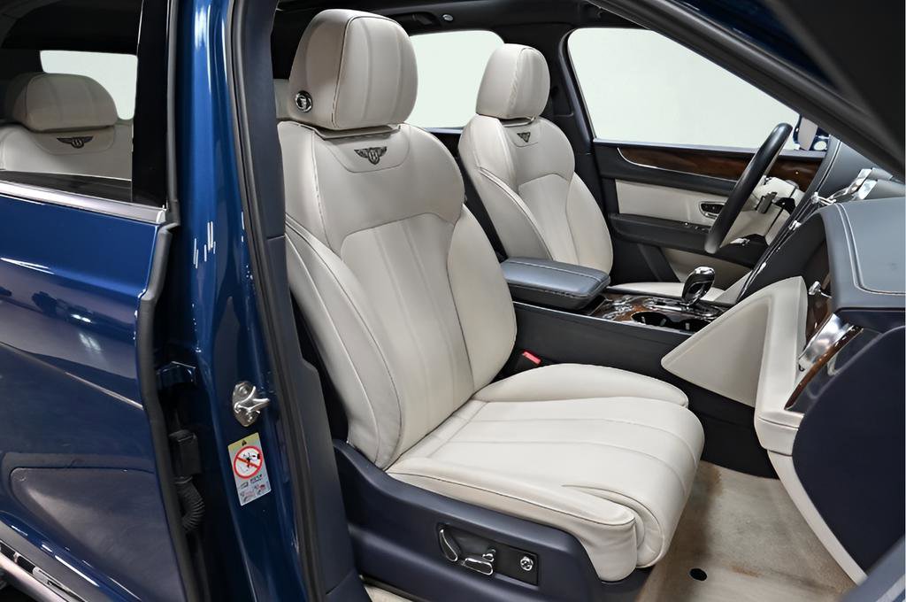 Used 2018 Bentley Bentayga image 23