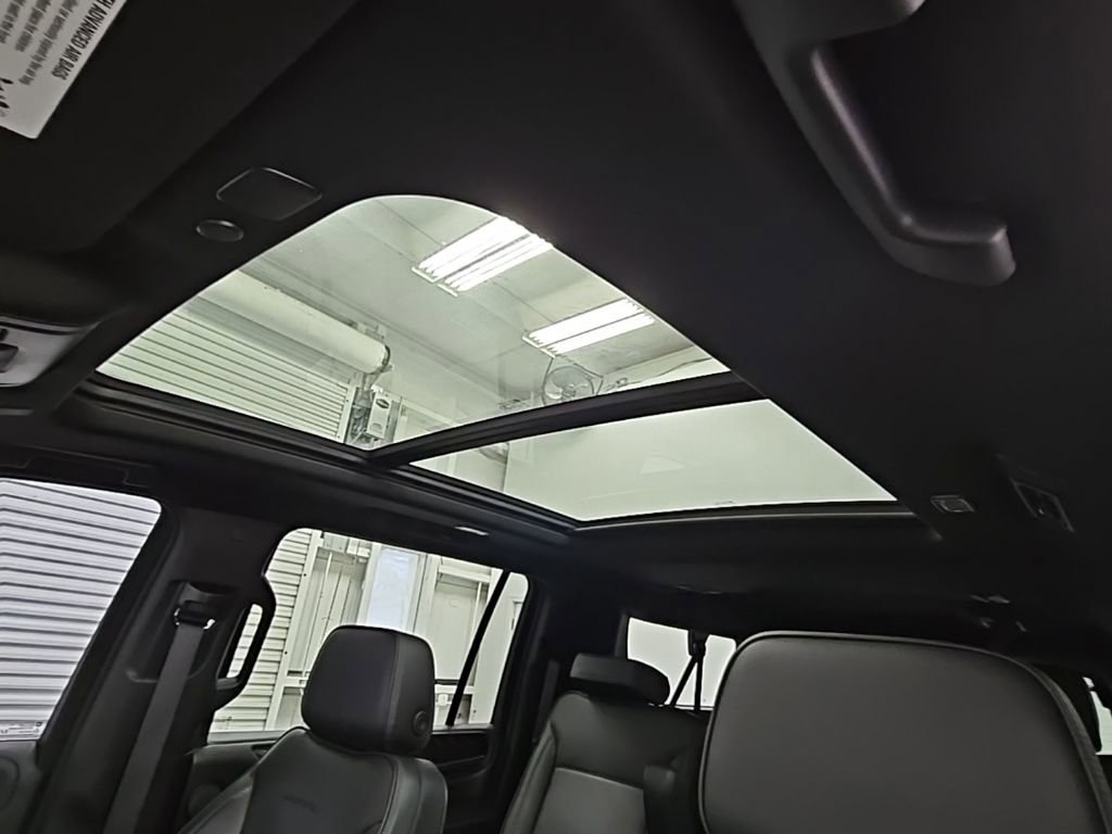 Used 2022 GMC Yukon XL Denali image 32