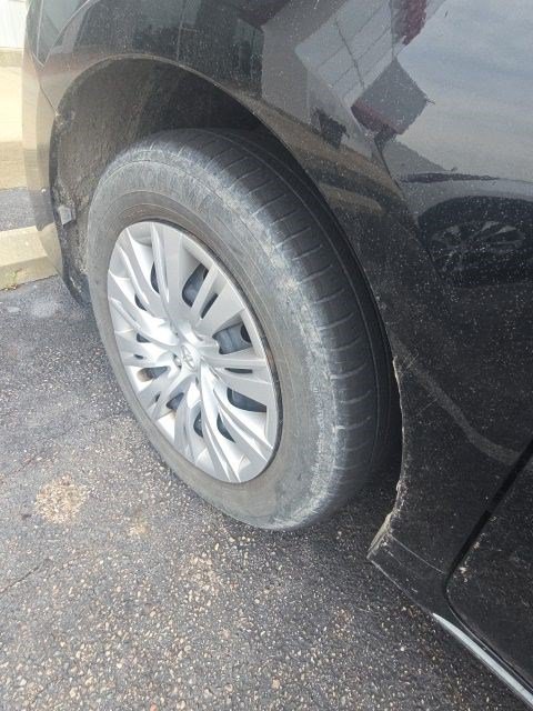 Used 2014 Toyota Camry LE FWD image 13