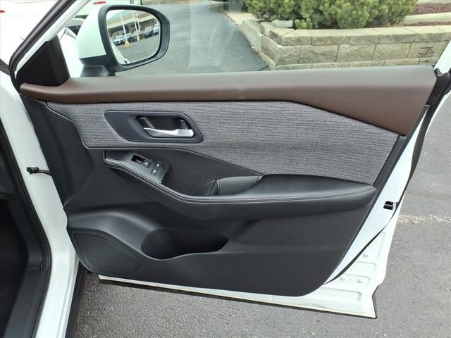 Used 2023 Nissan Rogue SV image 20