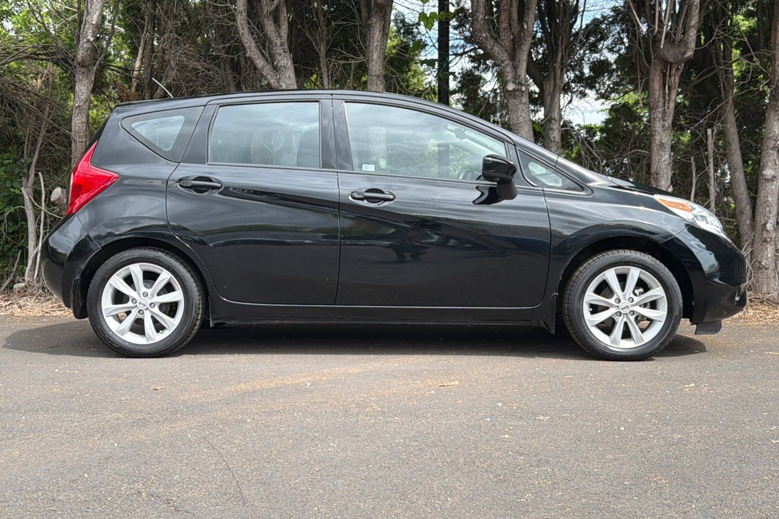 Used 2016 Nissan Versa Note FWD image 3